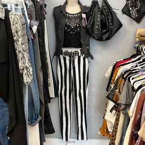 Complete outfit for sale!!!! (Read description for sizes)